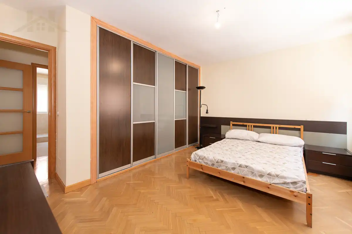 Schlafzimmer von Wohnung zum Verkauf in San Sebastián de los Reyes mit Klimaanlage, Heizung und Terrasse