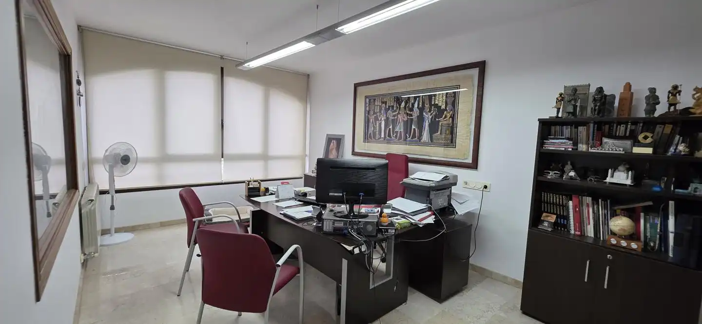 Flat for sale in  Granada Capital  with Air Conditioner and Balcony