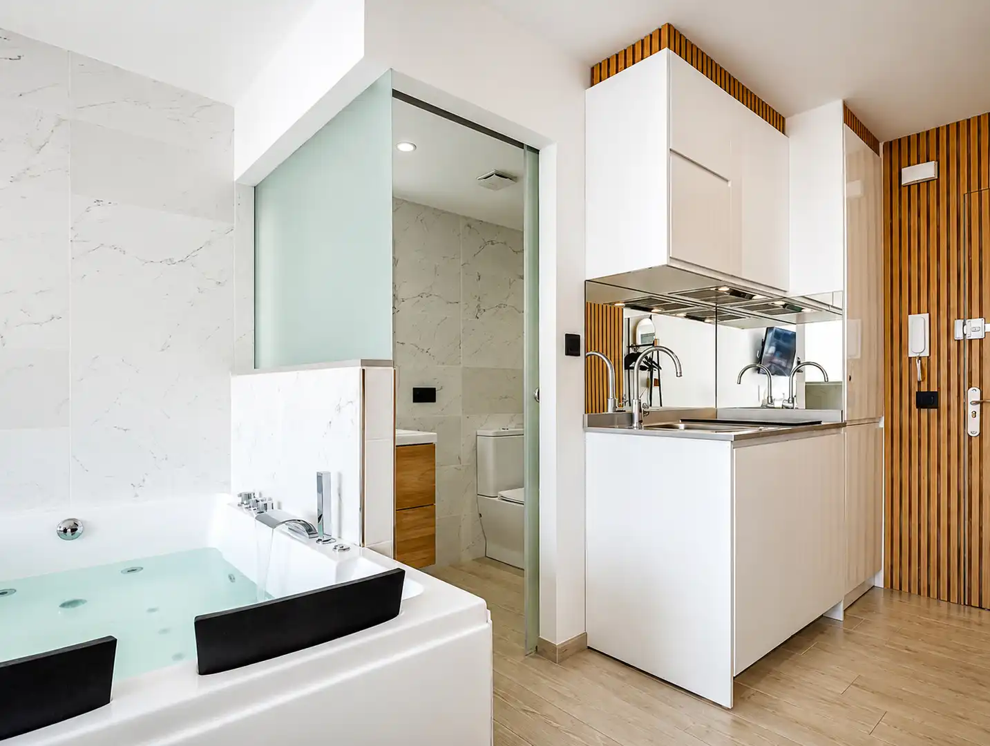 Bathroom of Study for sale in Empuriabrava  with Air Conditioner and Jacuzzi
