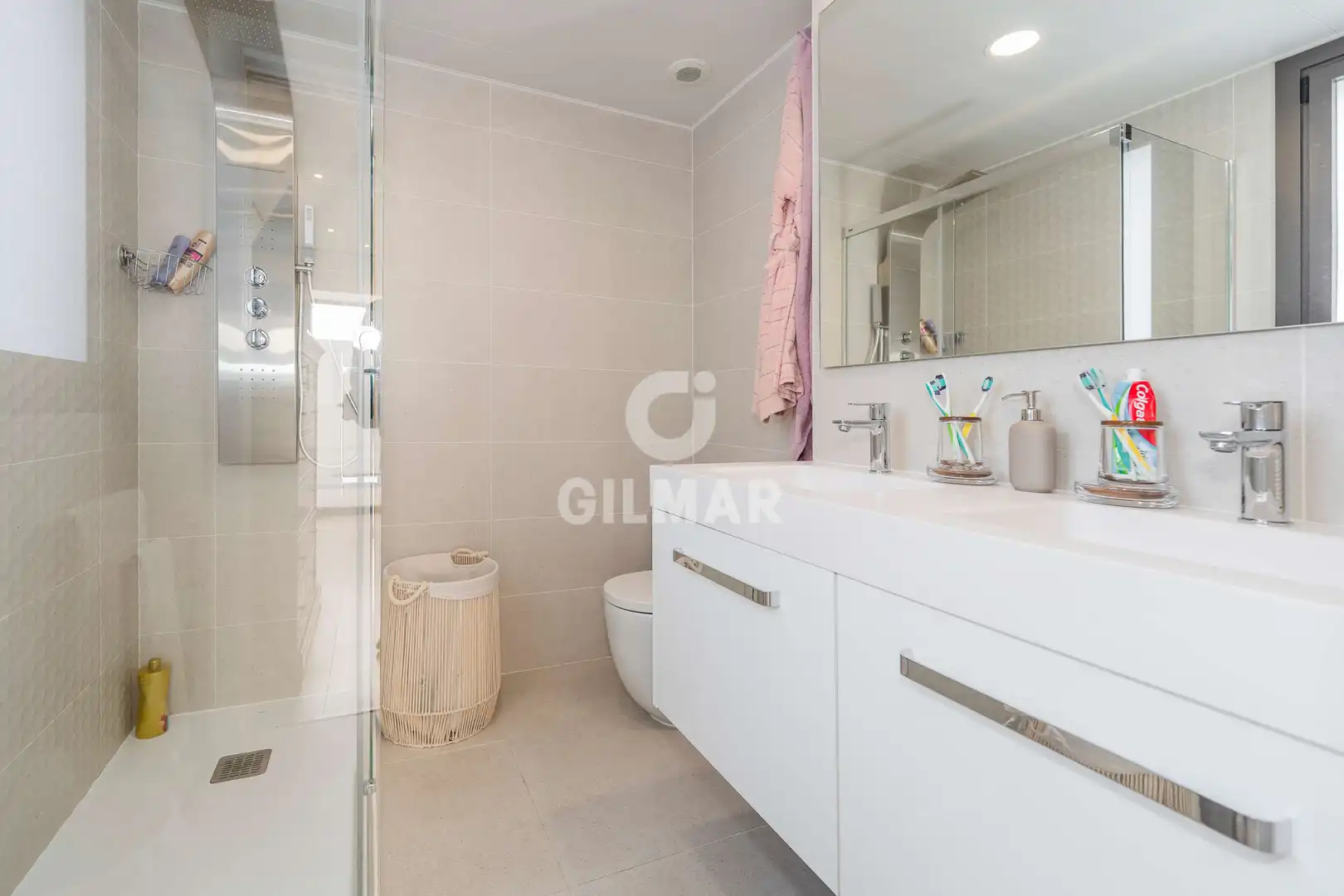 Baño de Ático en venta en Madrid con Calefacción, Jardín privado y Trastero