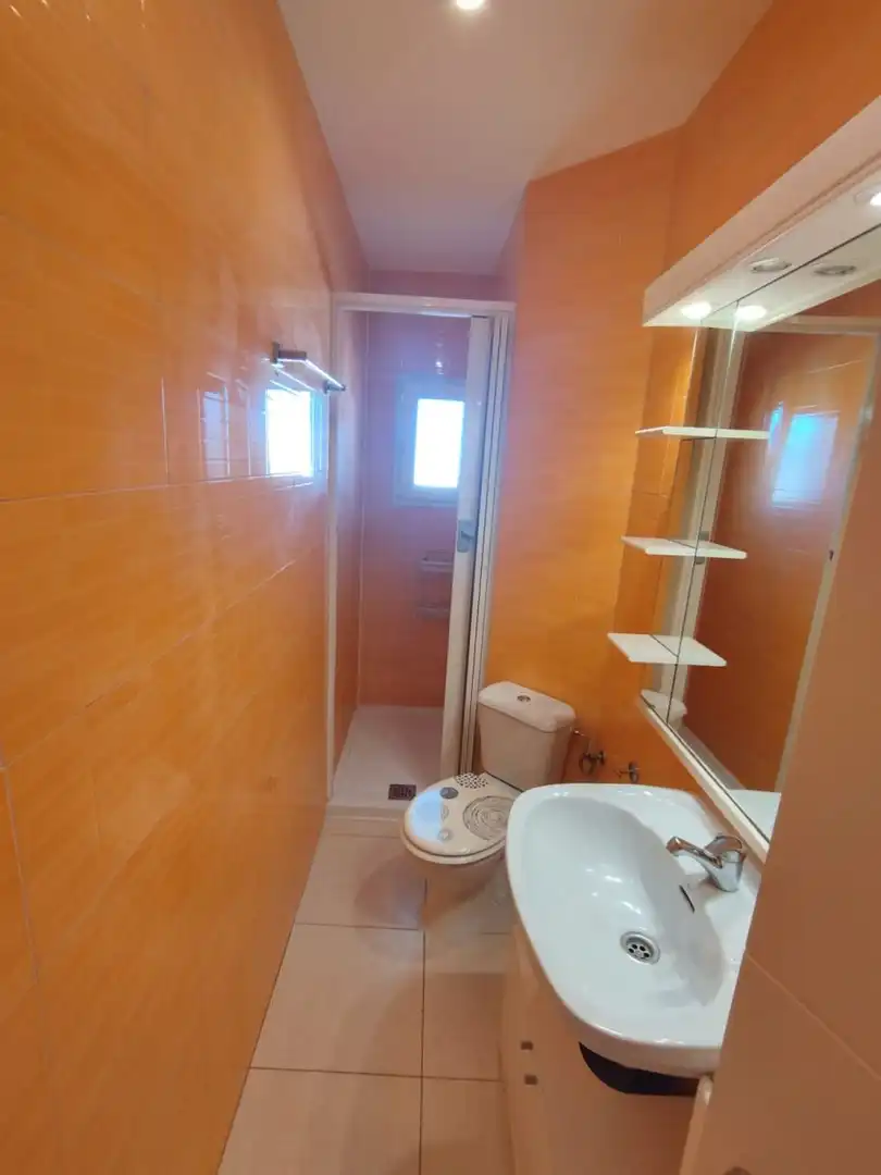 Badezimmer von Wohnung zur untervermieten in Madrid mit Heizung, Terrasse und Möbliert