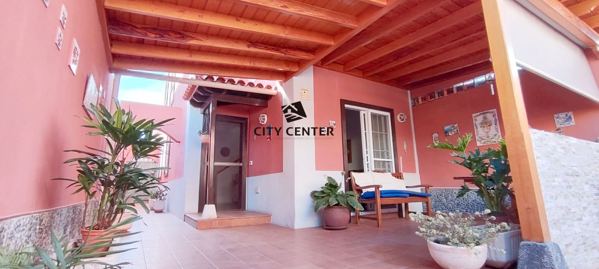 Vista exterior de Casa adosada en venda en Arona amb Terrassa i Moblat