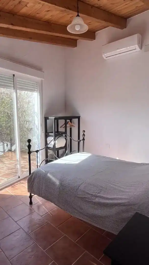 Dormitori de Casa adosada en venda en Santa Marta de Magasca amb Aire condicionat, Jardí privat i Traster