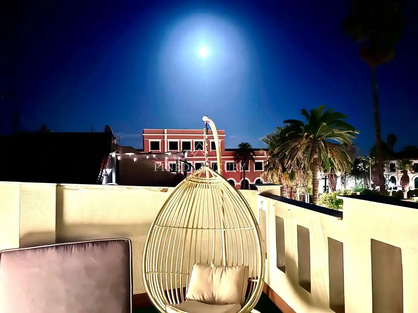Terrasse von Einfamilien-Reihenhaus zum Verkauf in Valencia mit Terrasse, Schwimmbad und Möbliert