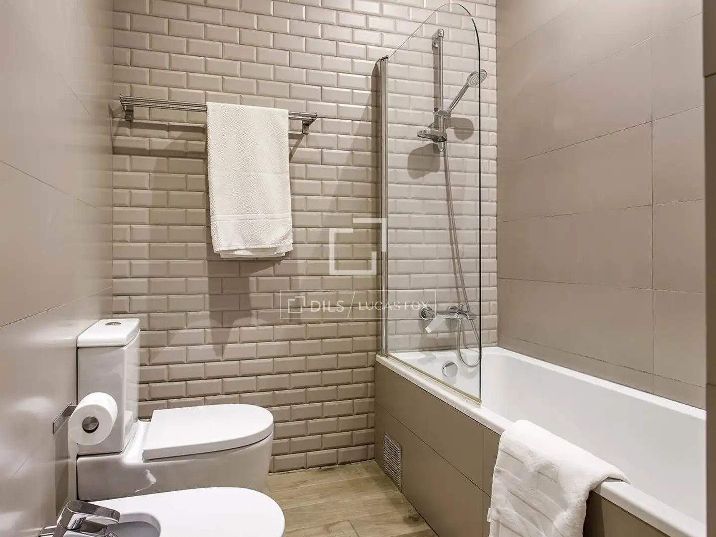 Bathroom of Flat for sale in Barcelona  with Air Conditioner, Heating and Furnished