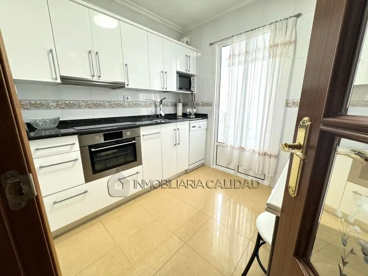 Cocina de Piso de alquiler en Burgos con Calefacción y Amueblado