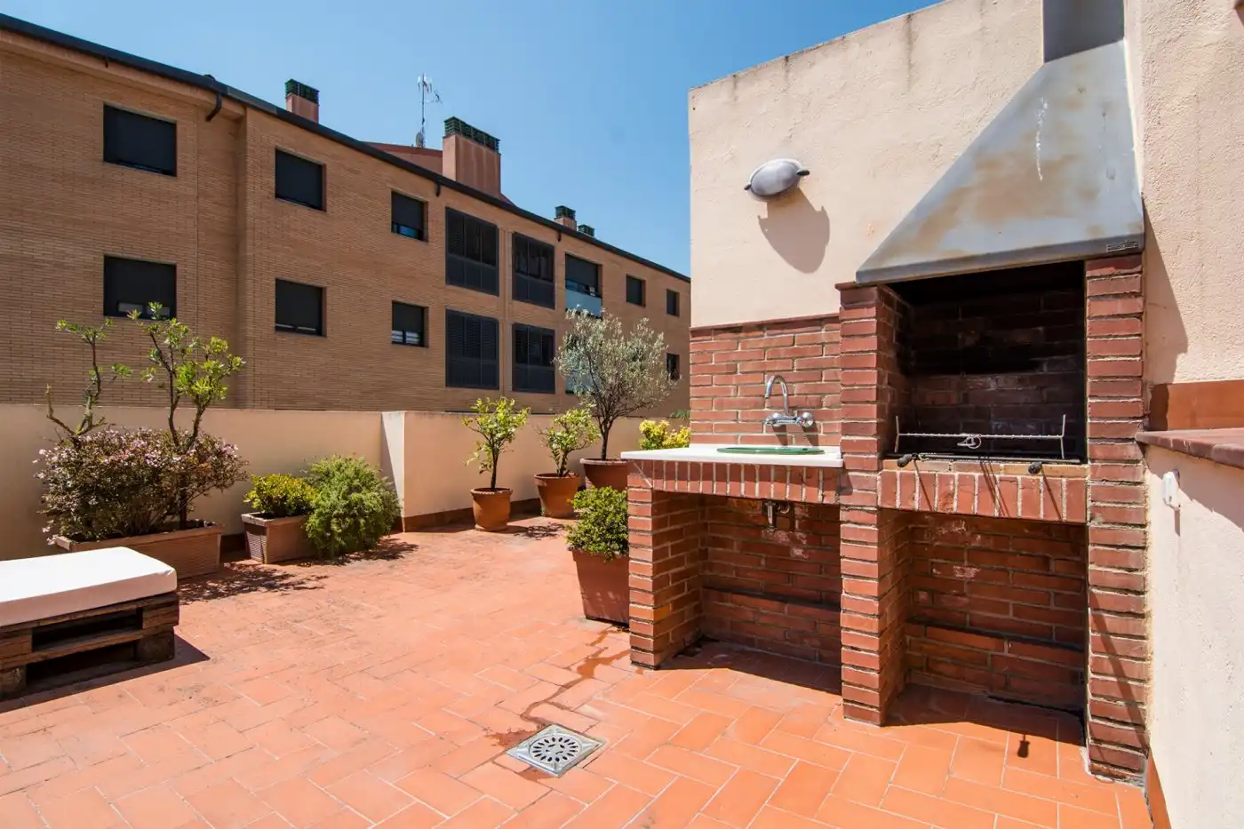 Houses for sale in Calle COMPOSITOR JOAQUIM SERRA, 3, Eixample - Horta Capallera