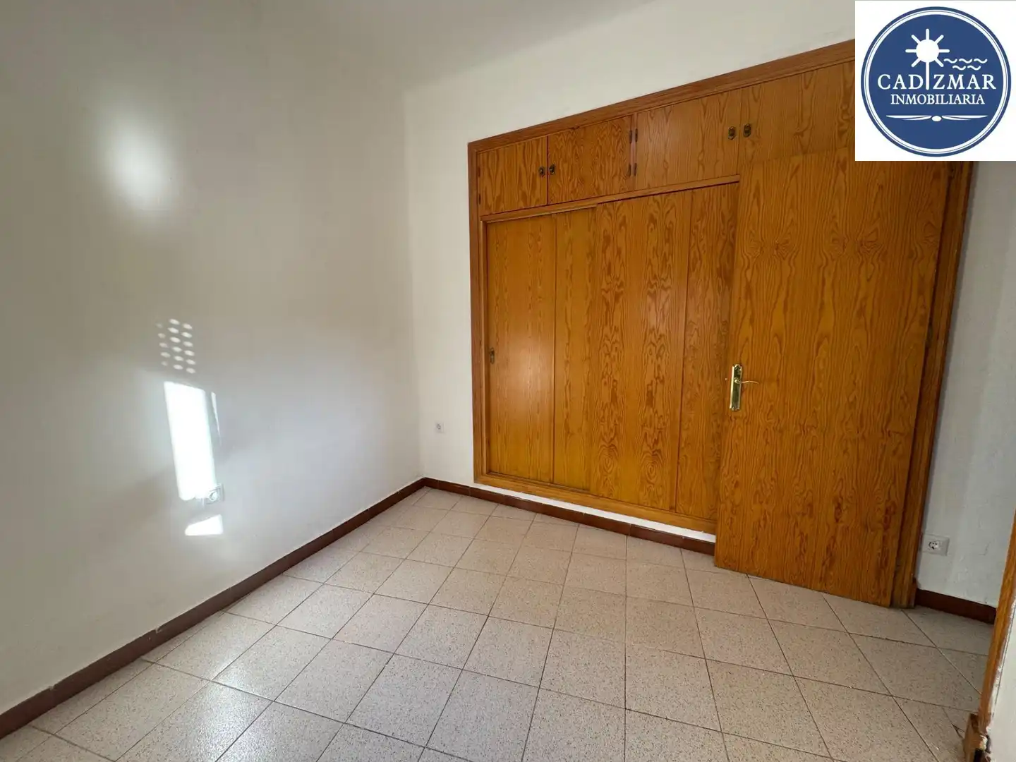 Ground floor for sale in Cádiz  with Storage room, Balcony and Alarm