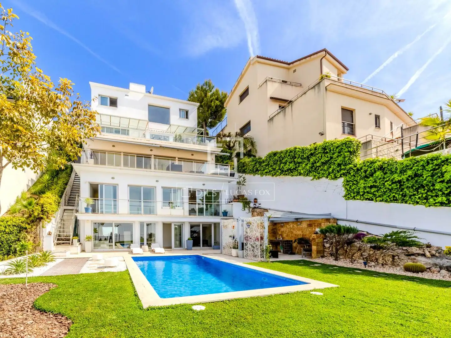 Vista exterior de Casa o xalet en venda en Sitges amb Aire condicionat, Calefacció i Jardí privat