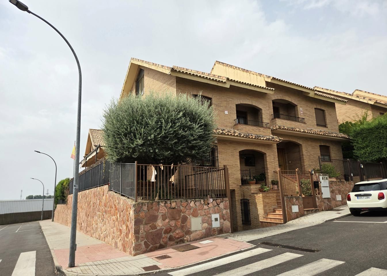 Exterior view of Single-family semi-detached for sale in Olías del Rey  with Air Conditioner, Heating and Private garden