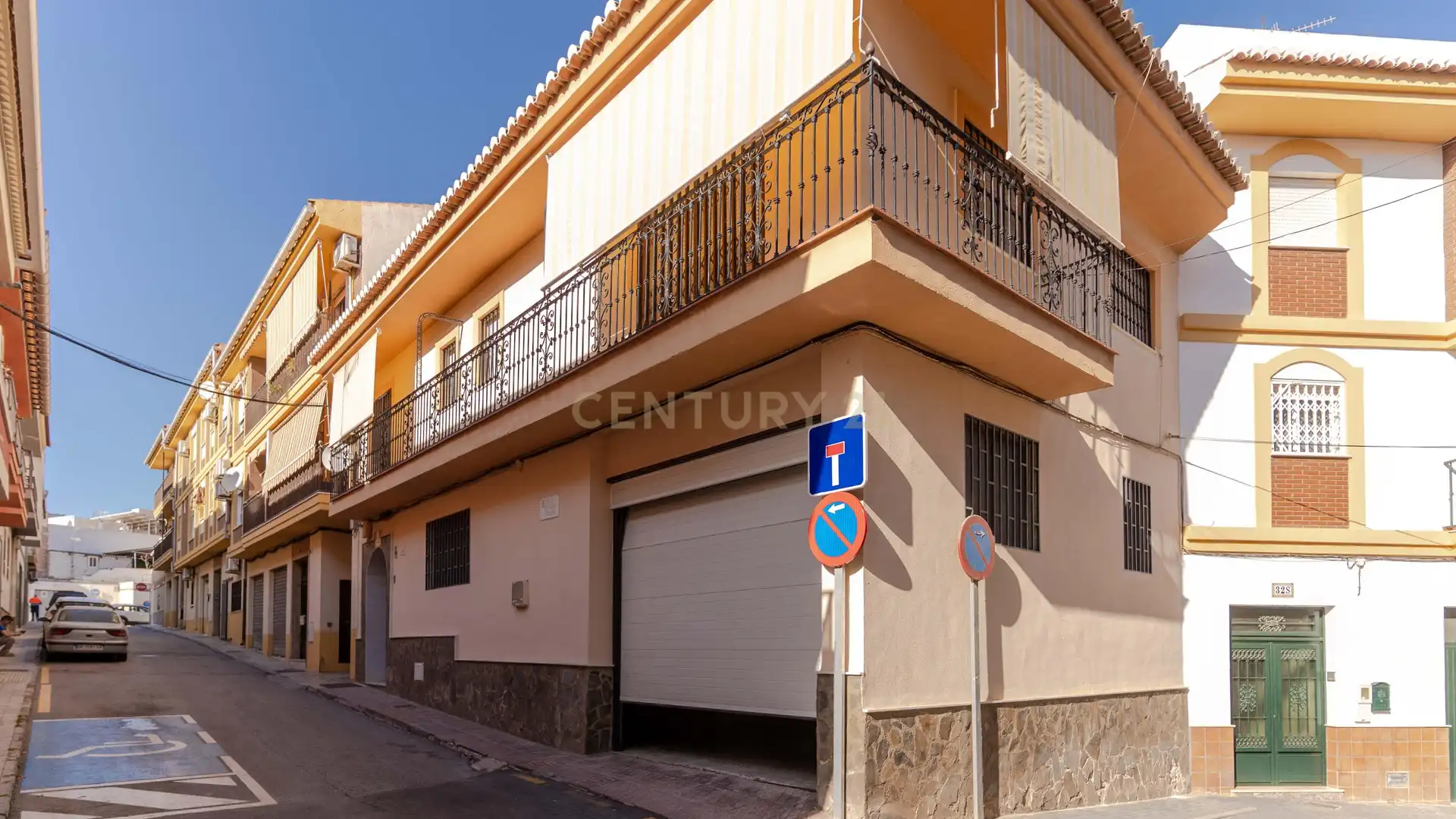 Exterior view of Single-family semi-detached for sale in Motril  with Storage room, Washing machine and Microwave