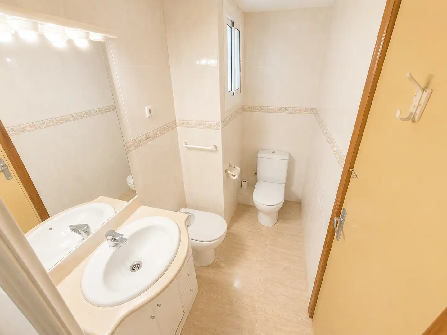 Baño de Piso en venta en Santa Coloma de Gramenet con Aire acondicionado, Calefacción y Balcón