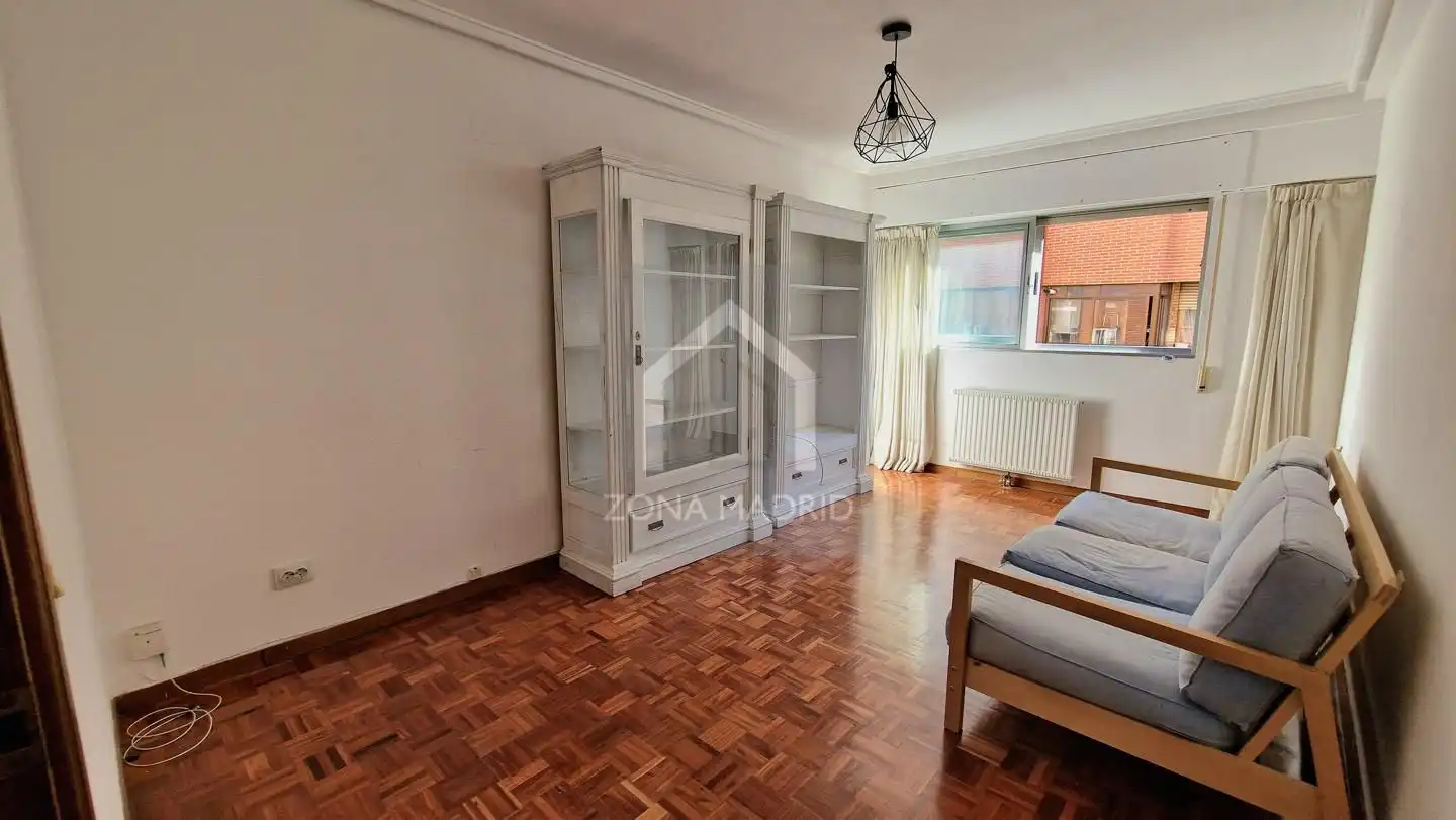 Living room of Flat for sale in Tetuán