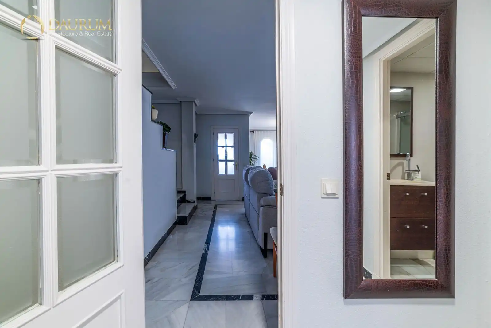 Maisonette zum Verkauf in San Juan de Aznalfarache mit Klimaanlage, Heizung und Terrasse