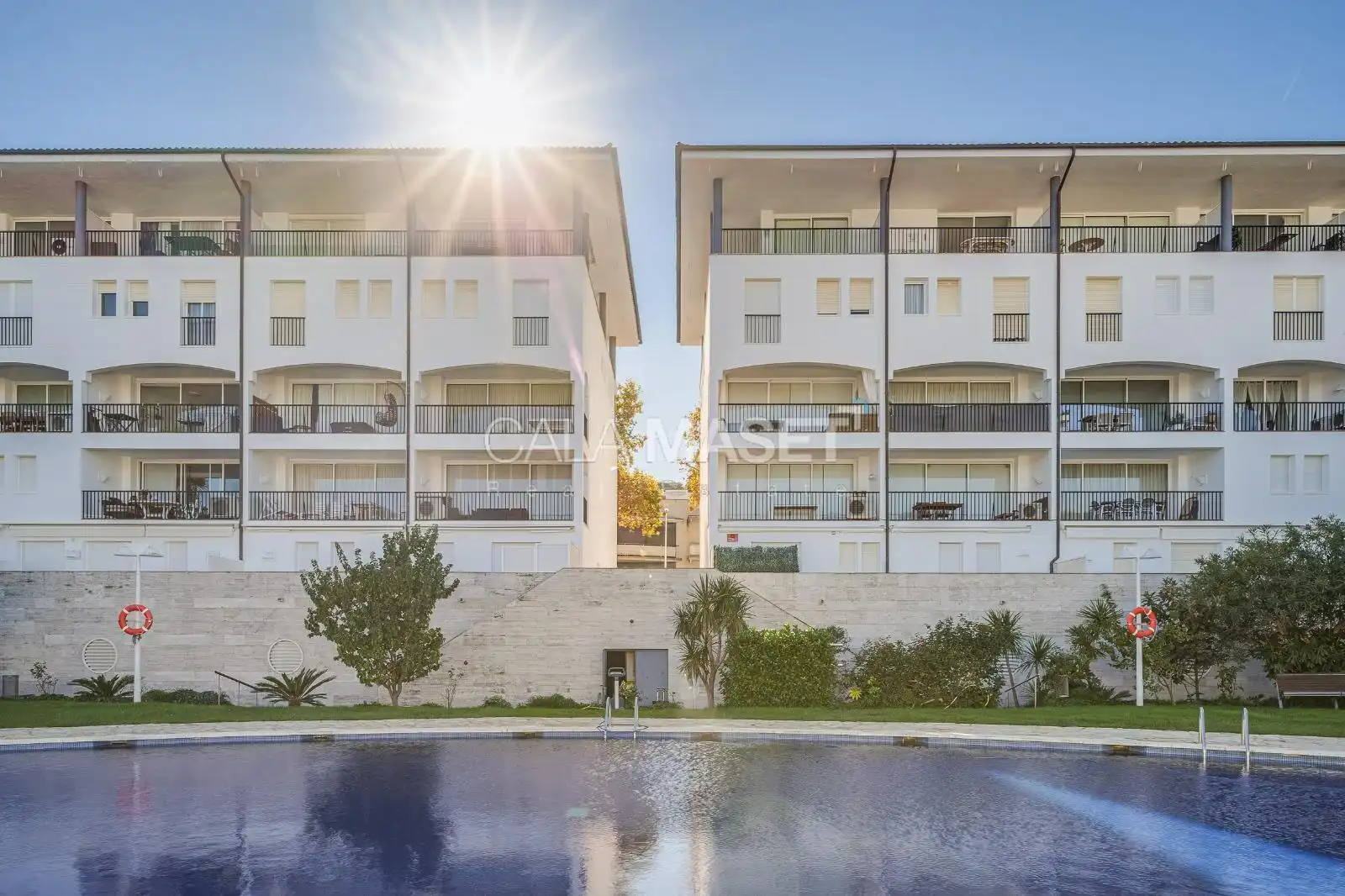 Vista exterior de Dúplex en venda en Castell d'Aro, Platja d'Aro i s'Agaró amb Calefacció, Jardí privat i Piscina