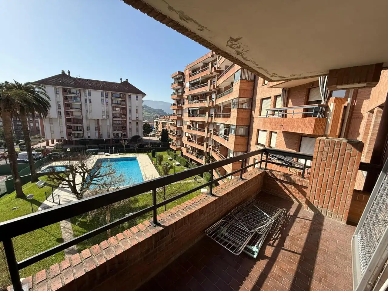 Vista exterior de Pis en venda en Castro-Urdiales amb Calefacció, Parquet i Terrassa