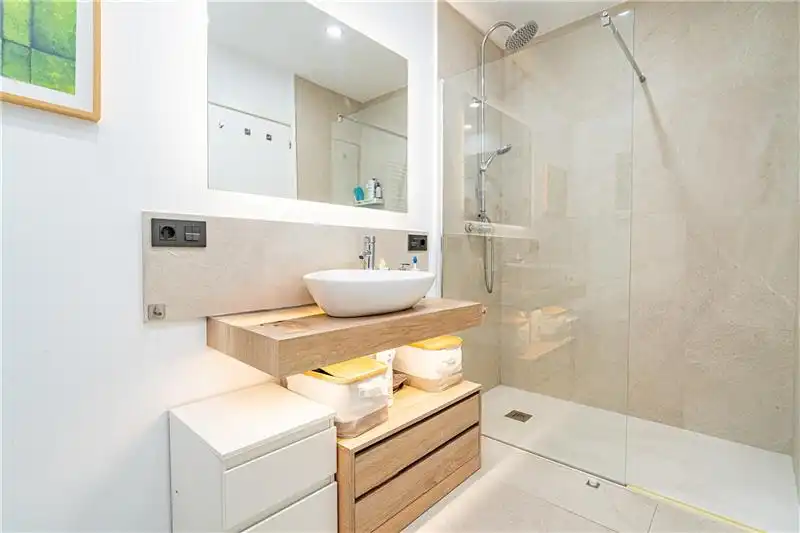 Baño de Piso en venta en  Palma de Mallorca con Aire acondicionado, Calefacción y Terraza