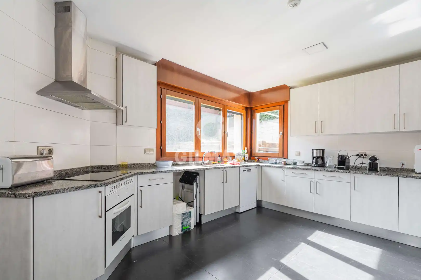 Cocina de Casa o chalet en venta en Madrid con Calefacción, Jardín privado y Piscina