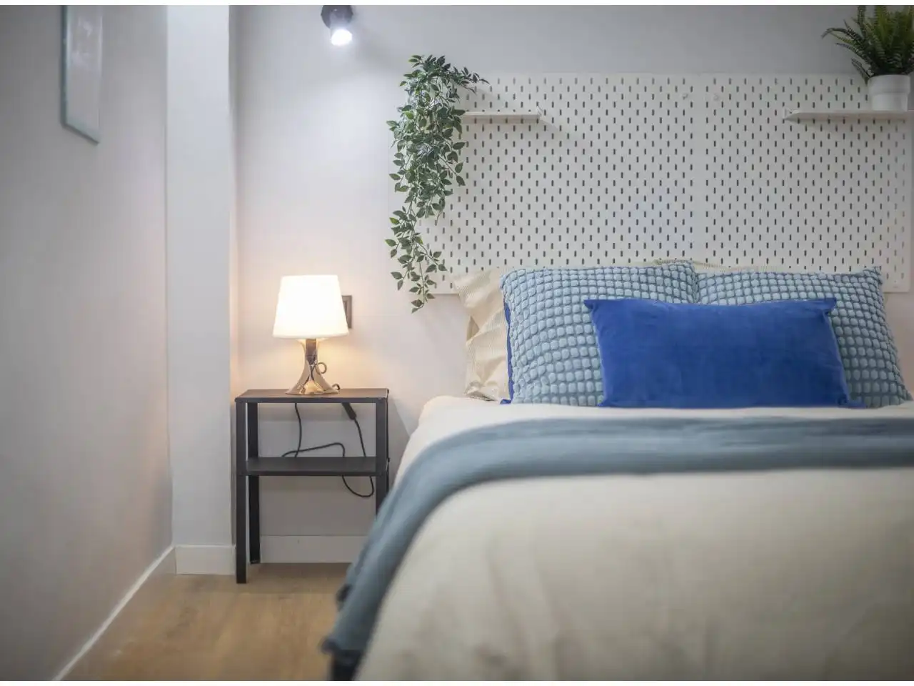 Schlafzimmer von Wohnung zum Verkauf in L'Hospitalet de Llobregat mit Parkett und Möbliert