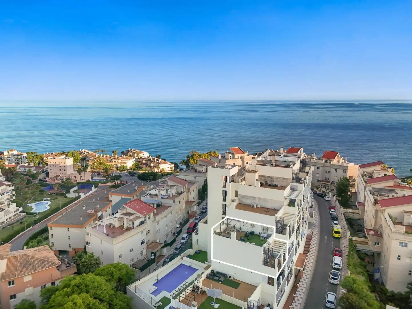 Penthouse with terrace for sale in Torrequebrada