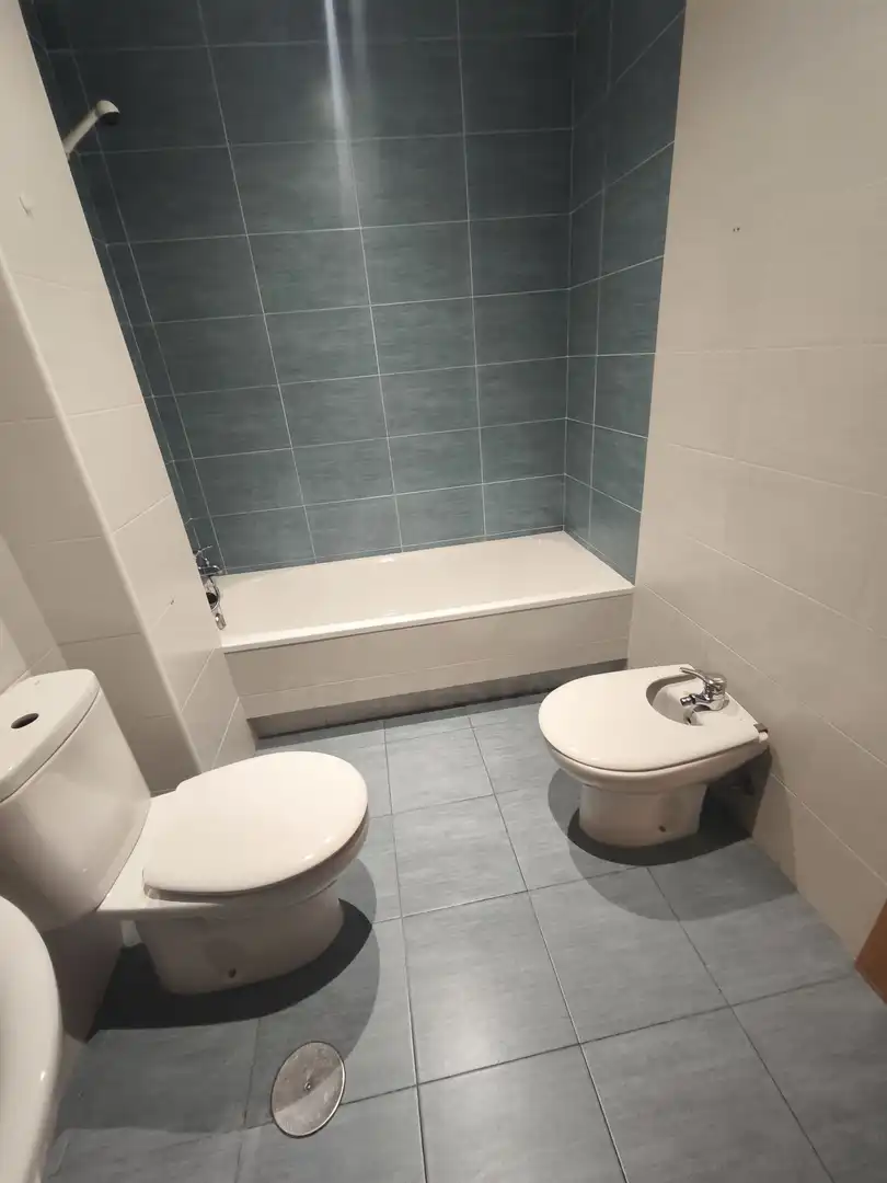 Baño de Piso en venta en León Capital  con Calefacción y Terraza