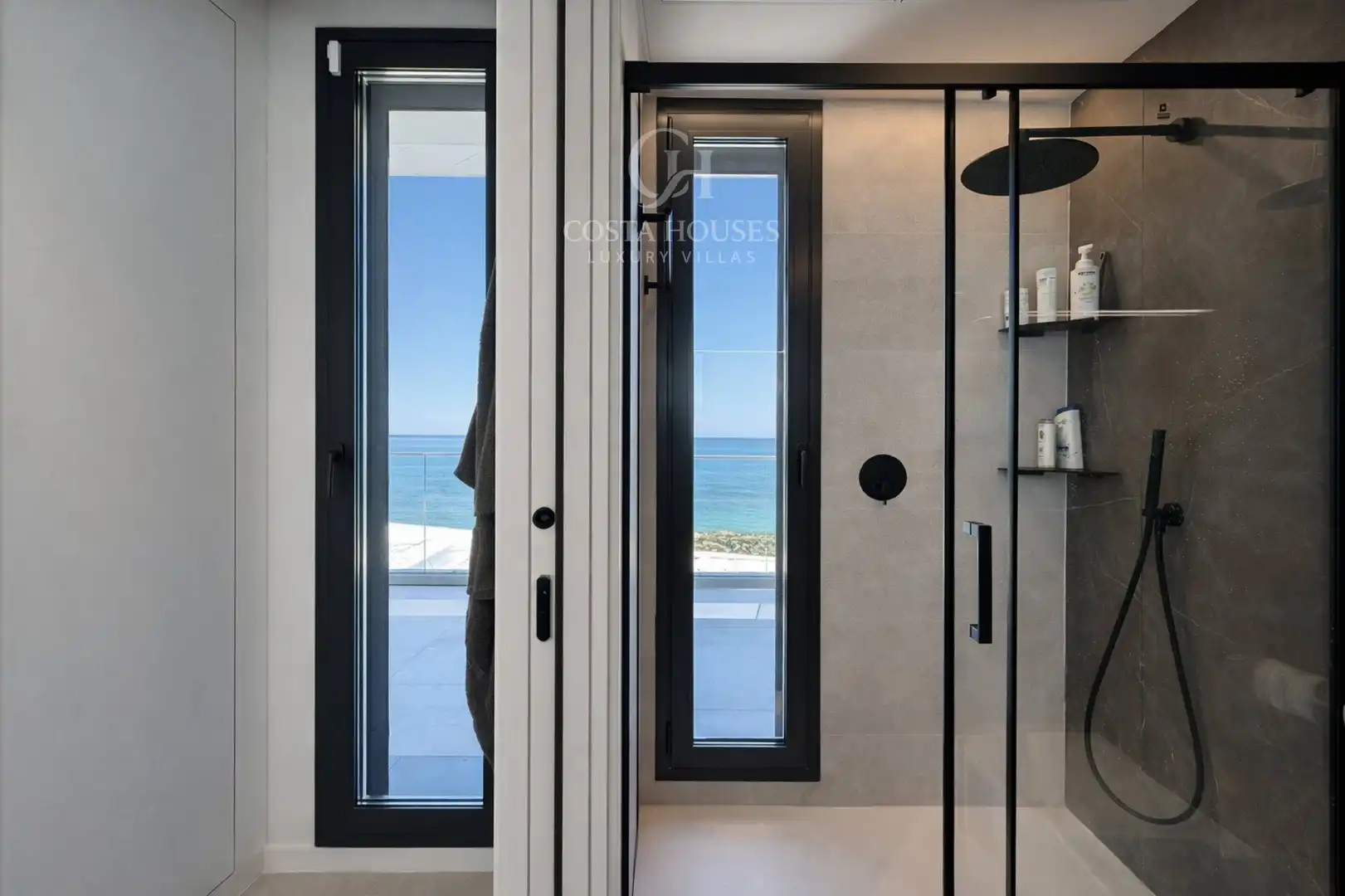 Baño de Ático en venta en Dénia con Aire acondicionado, Calefacción y Jardín privado