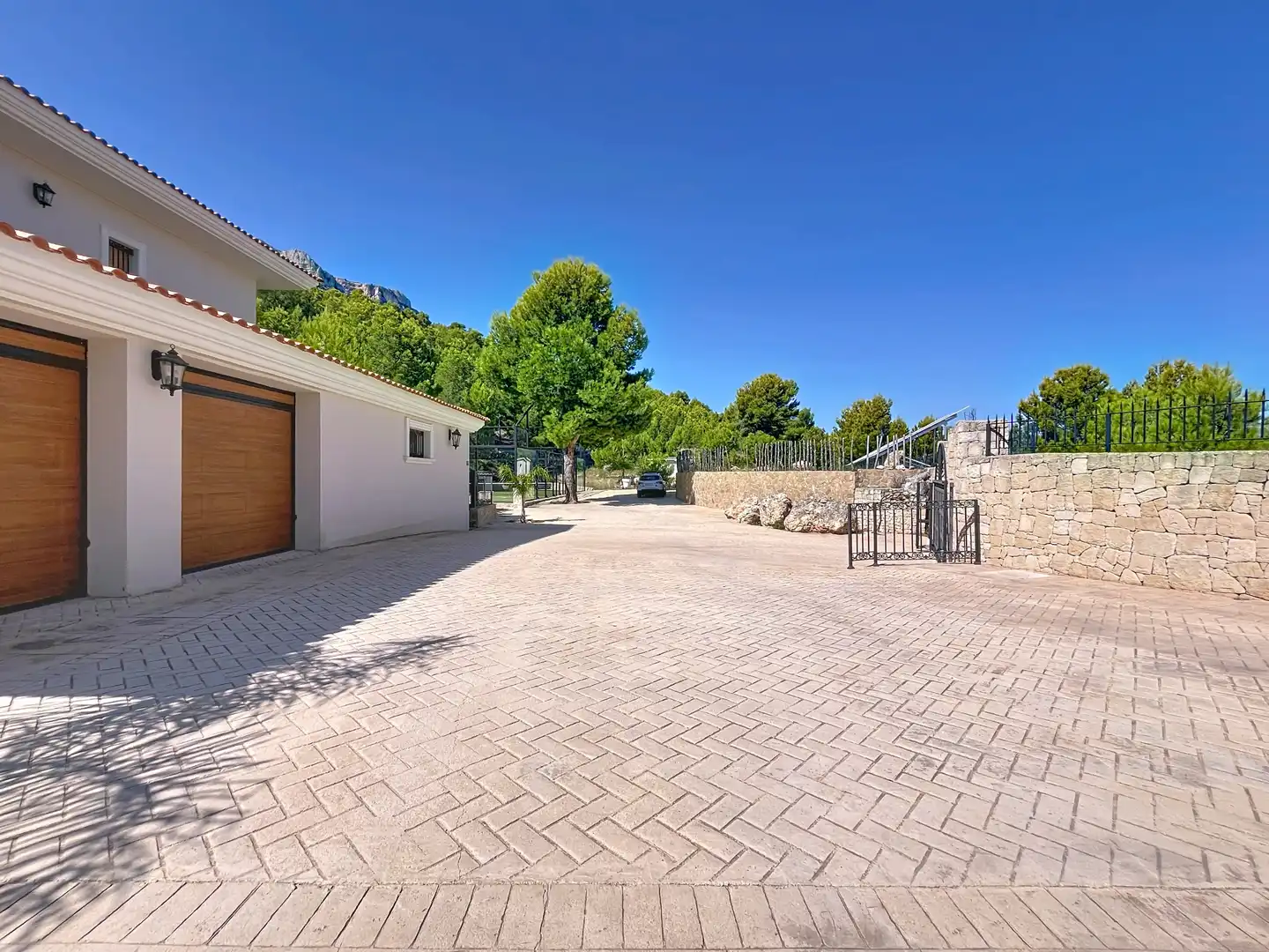 Vista exterior de Casa o chalet en venta en La Nucia con Jardín privado, Terraza y Piscina