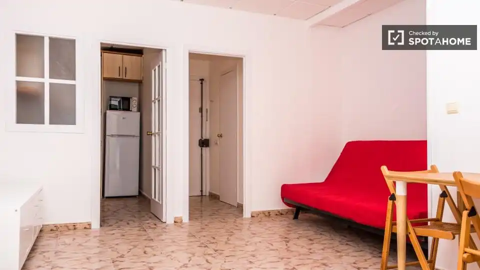 Flat with terrace to rent in Ciutat Vella, imagen 3
