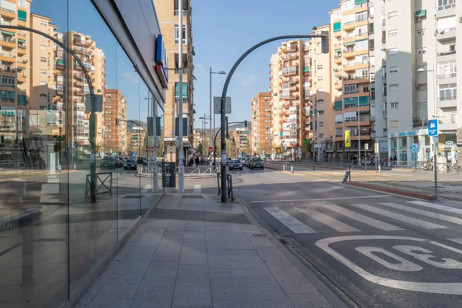 Vista exterior de Pis en venda en Granada amb Aire condicionat i Balcó