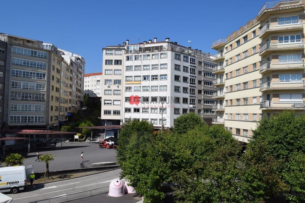 Vista exterior de Piso en venta en Santiago de Compostela  con Calefacción