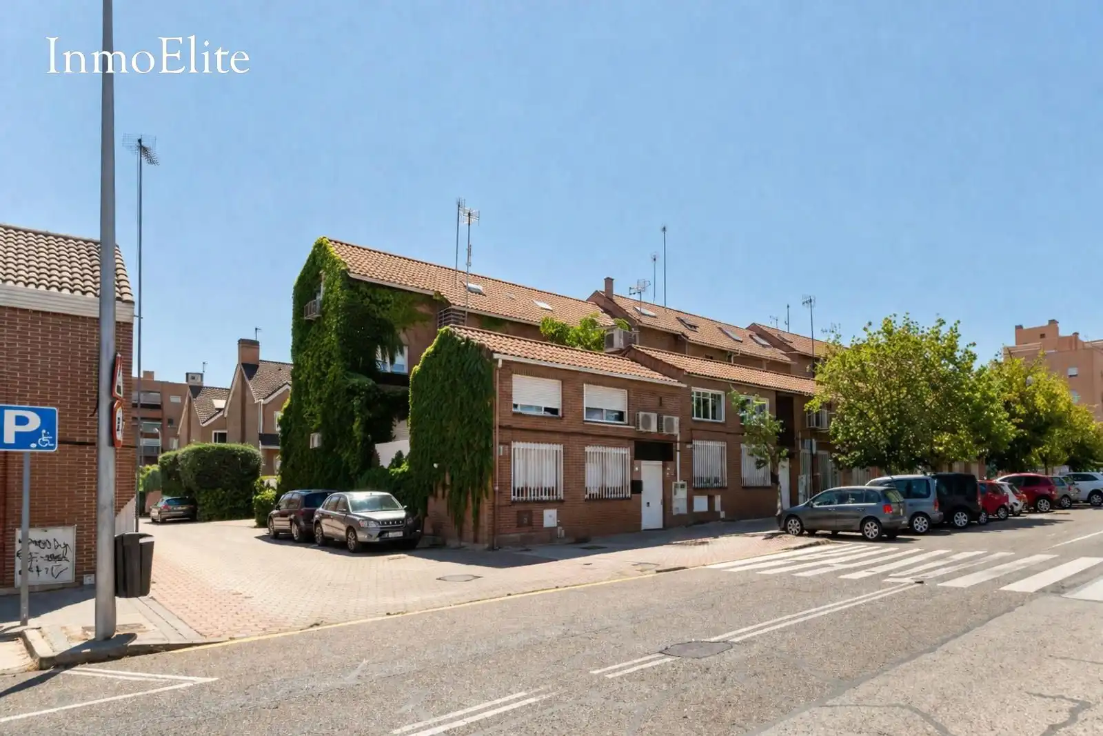 Vista exterior de Casa adosada en venda en Madrid amb Aire condicionat, Calefacció i Parquet