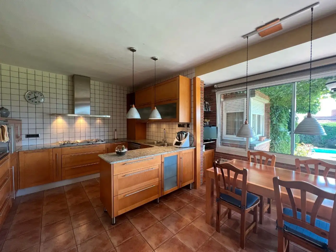 Cuina de Casa o xalet en venda en Canovelles amb Aire condicionat, Calefacció i Jardí privat