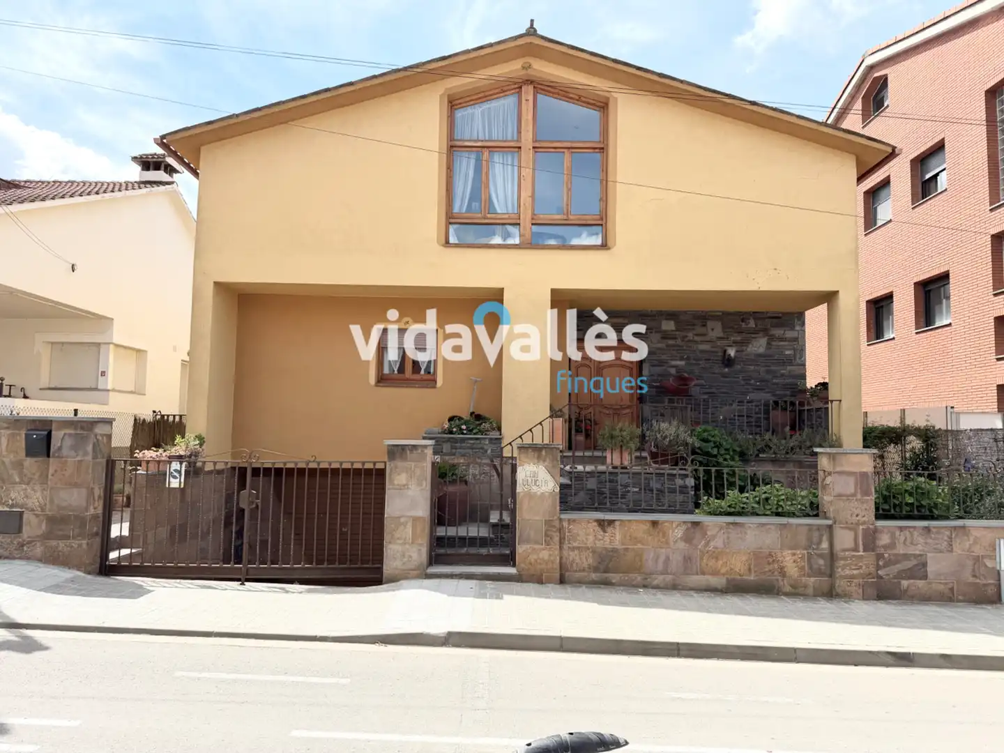 Vista exterior de Casa o xalet en venda en Cardedeu amb Calefacció, Jardí privat i Parquet