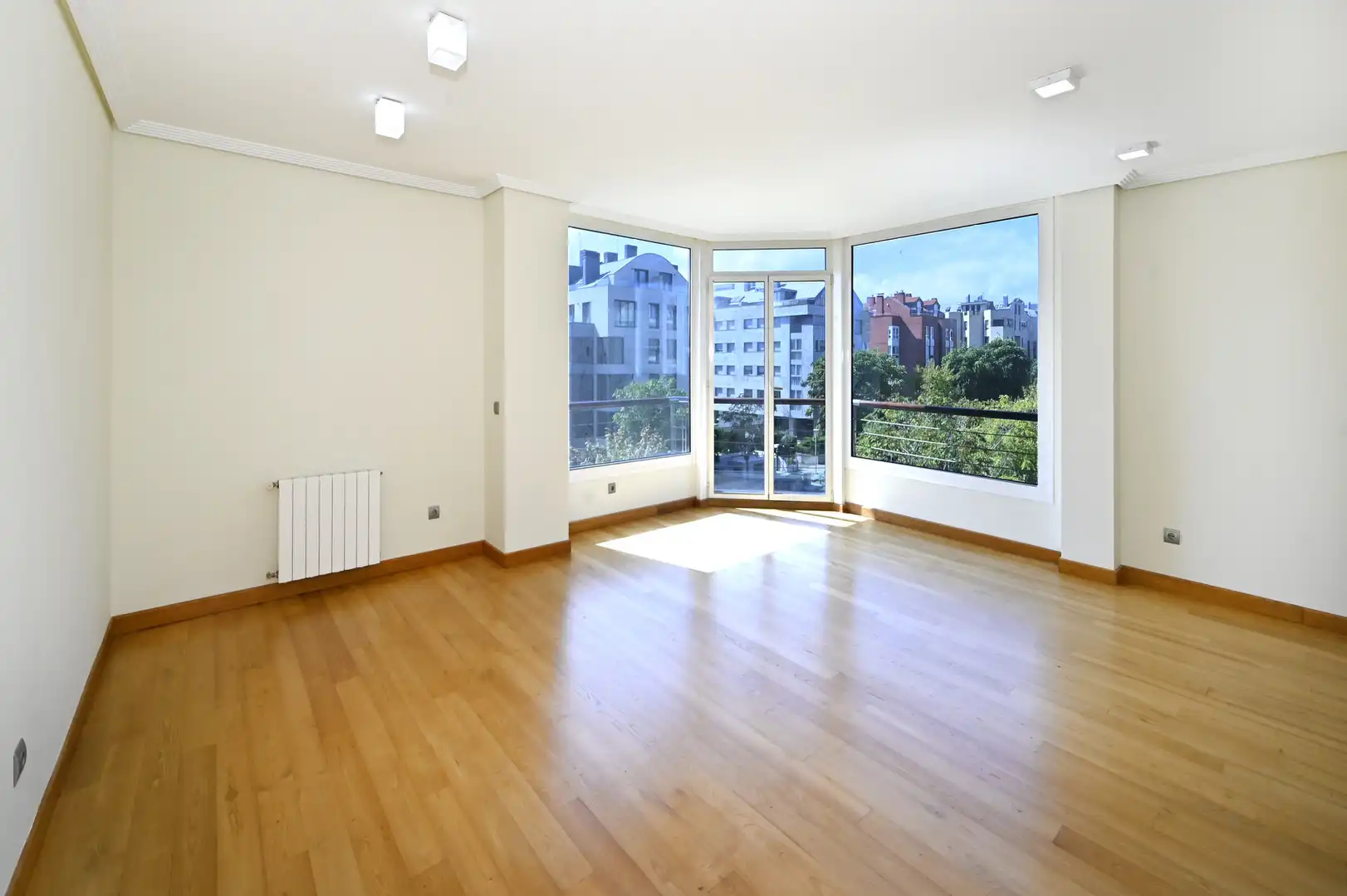 Flat for rent in Avenida Doctor Diego Madrazo, Valdenoja