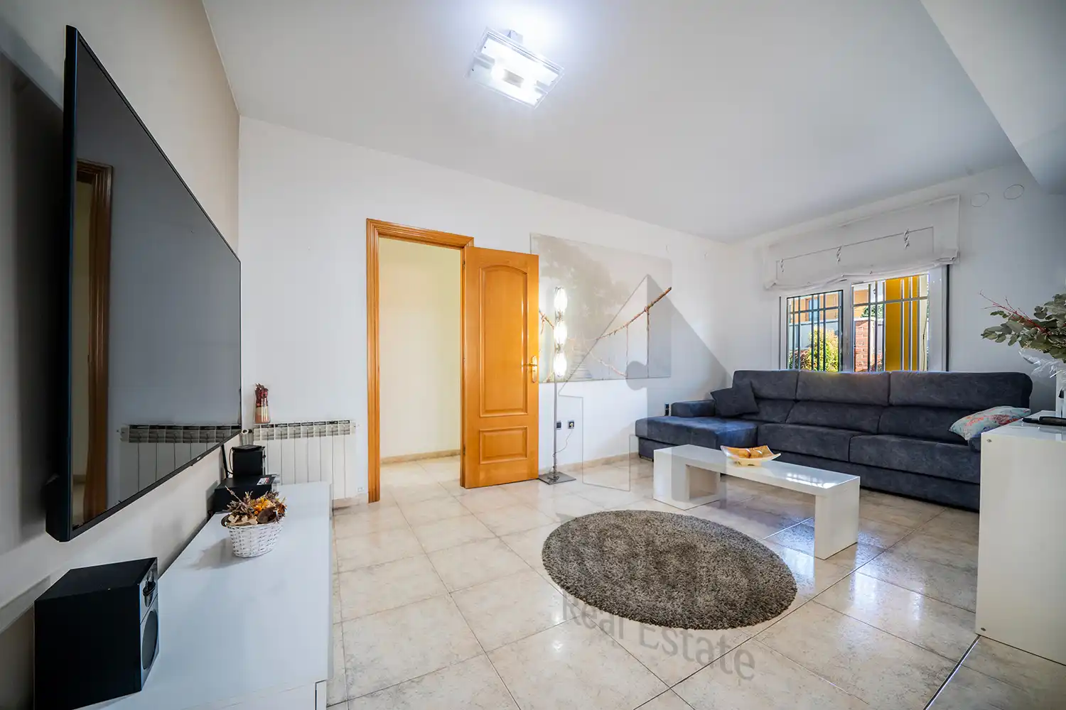 Sala d'estar de Casa o xalet en venda en Santa Perpètua de Mogoda amb Calefacció, Jardí privat i Parquet