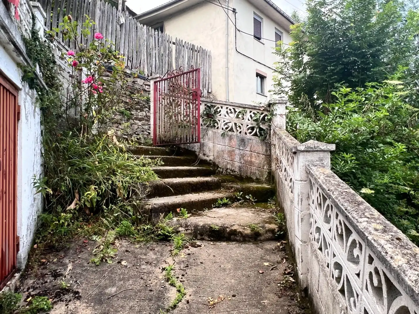 Vista exterior de Planta baixa en venda en Mieres (Asturias) amb Terrassa, Traster i Moblat