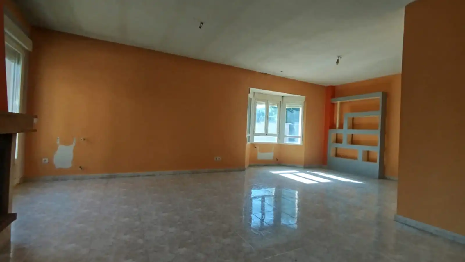 Sala d'estar de Casa adosada en venda en Uceda amb Calefacció, Jardí privat i Parquet