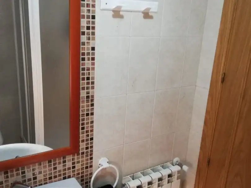 Bathroom of Study for rent in Ciudad Real  with Parquet flooring, Furnished and Oven