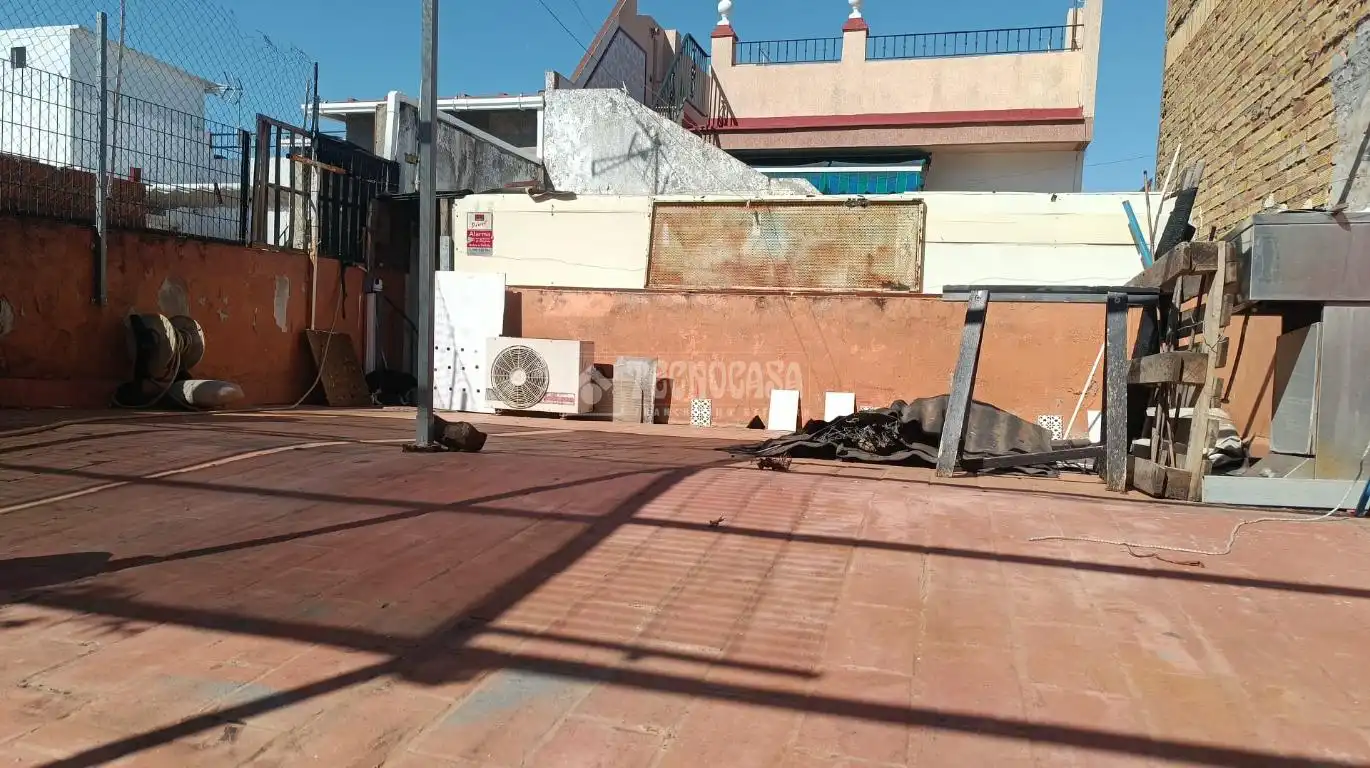 Casa adosada en venta en Dos Hermanas