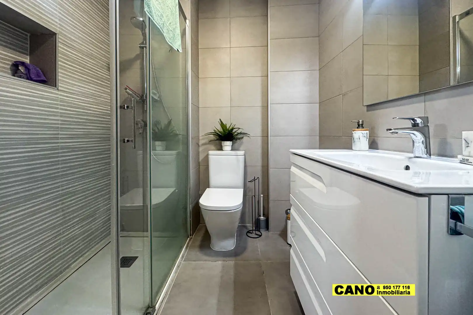 Piso en venta en Paseo de Almeria, Centro