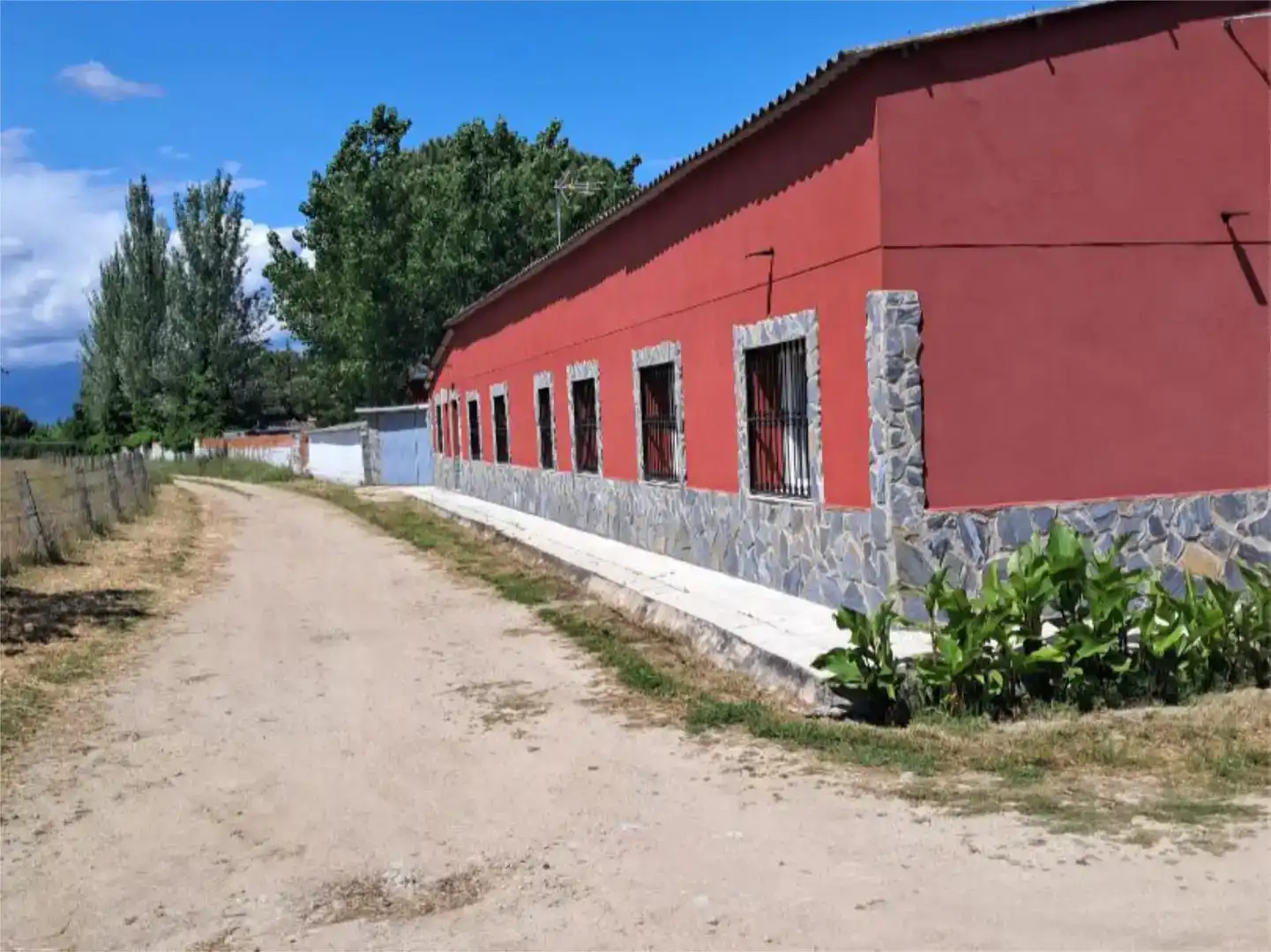 Vista exterior de Pis en venda en Navalmoral de la Mata amb Aire condicionat, Jardí privat i Traster