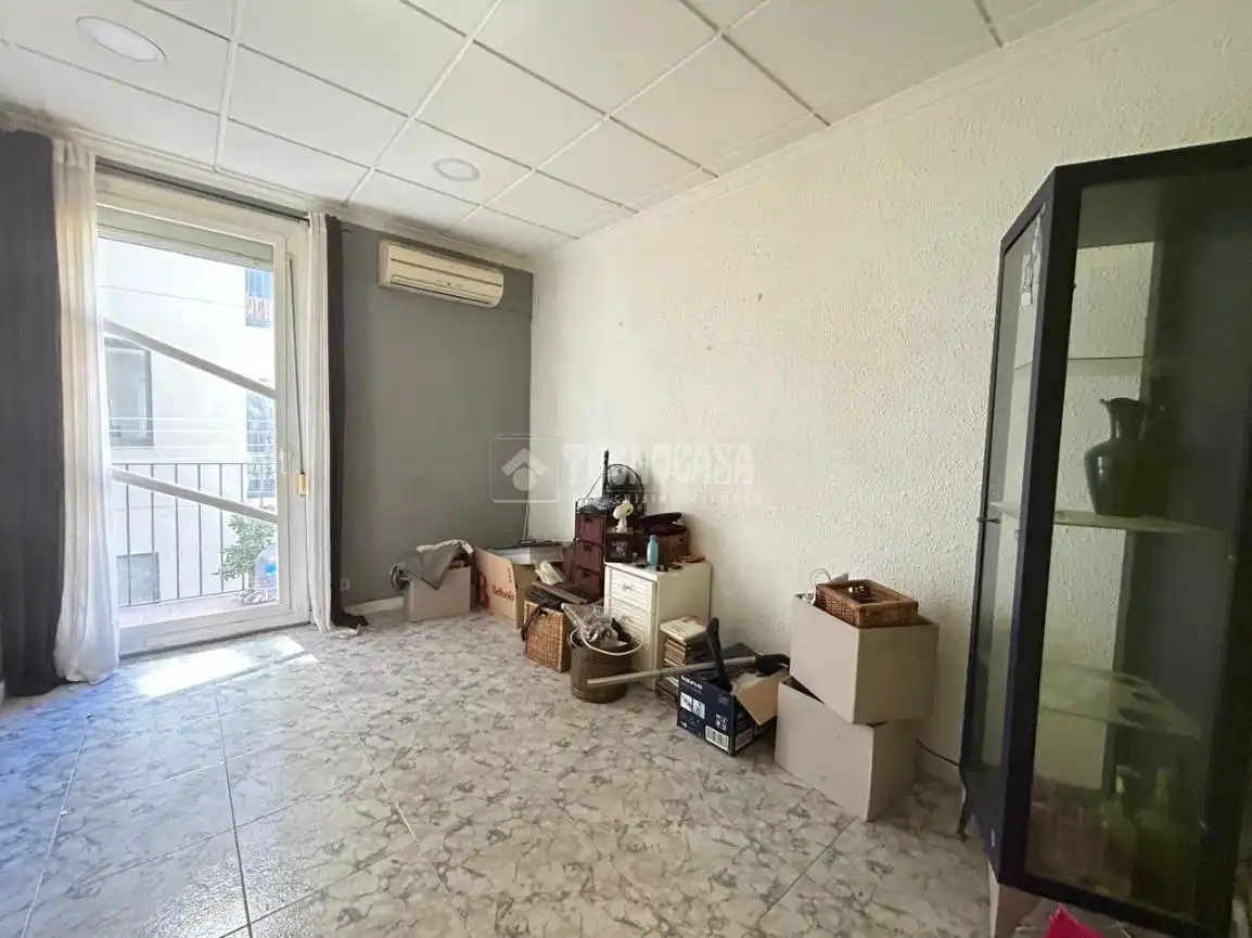 Wohnung zum Verkauf in Barcelona mit Balkon