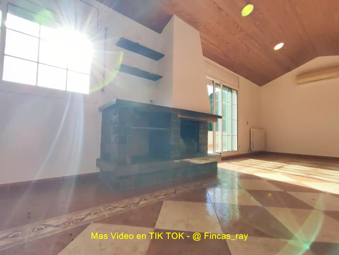 Sala de estar de Casa o chalet en venta en Bigues i Riells del Fai con Calefacción, Jardín privado y Terraza