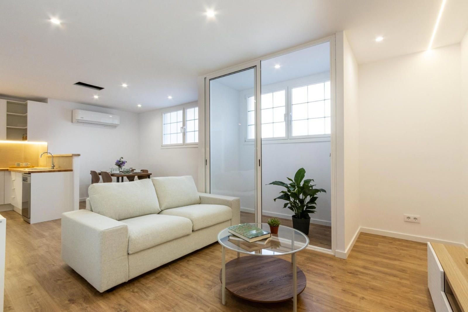 Living room of Flat for sale in Sabadell  with Air Conditioner, Heating and Parquet flooring