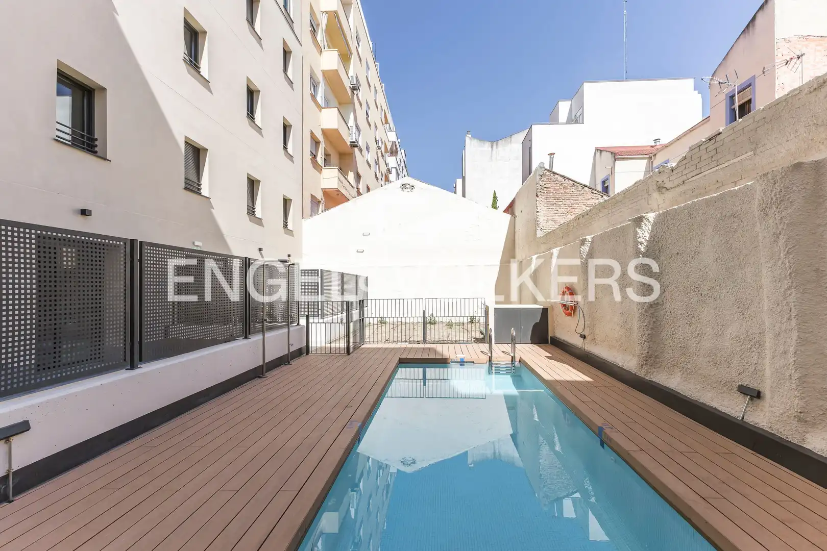 Piscina de Piso de alquiler en Madrid con Aire acondicionado, Calefacción y Jardín privado