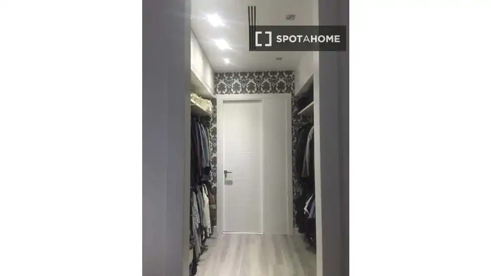 Flat for rent in Madrid  with Air Conditioner, Heating and Furnished