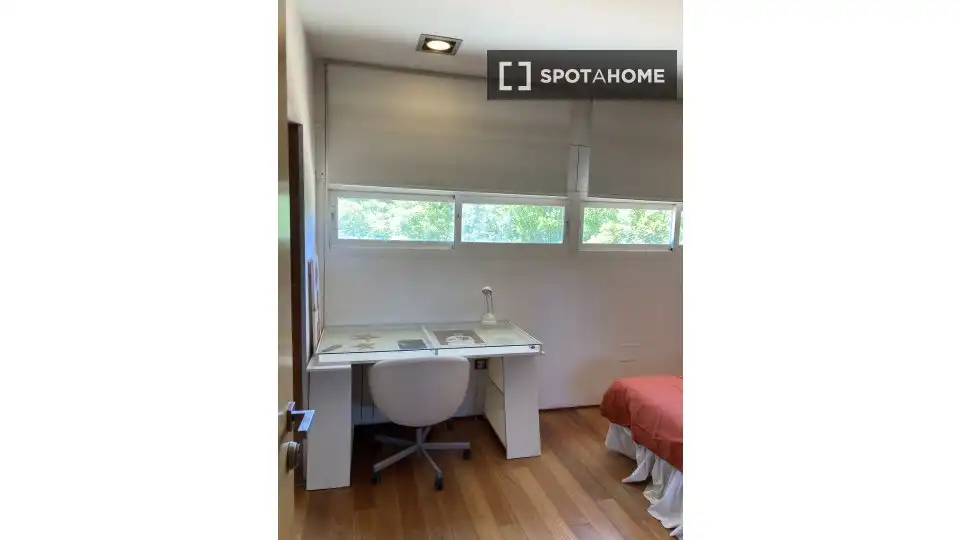Bedroom of Flat for rent in Sevilla  with Air Conditioner, Heating and Furnished