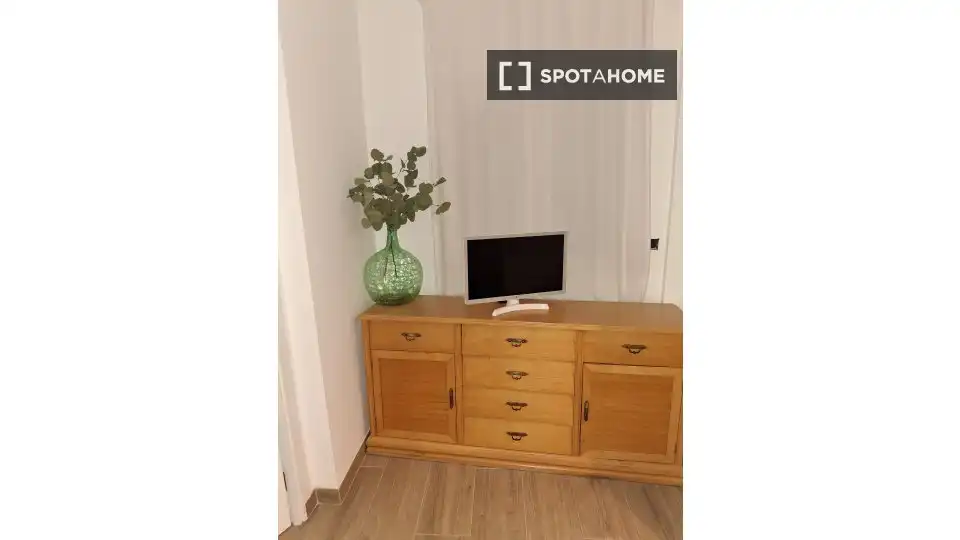 Dormitori de Apartament per a compartir en Llíria amb Aire condicionat, Terrassa i Moblat