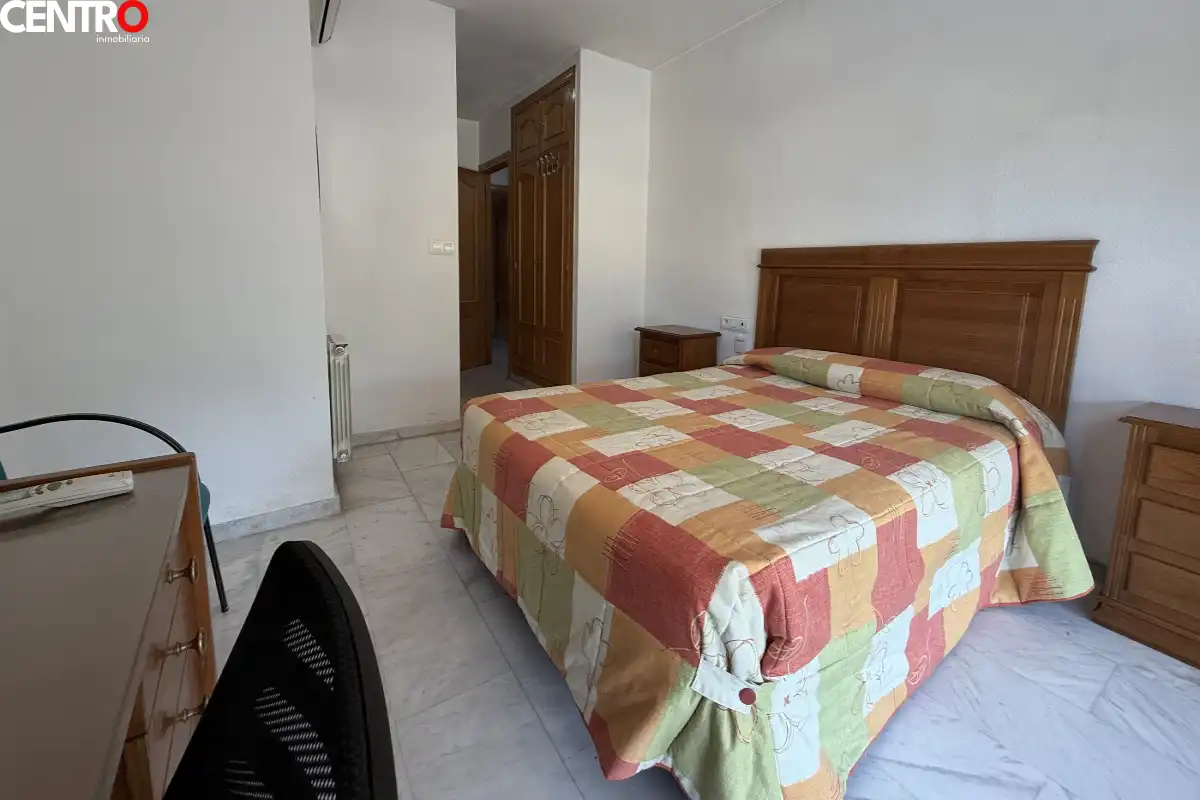 Habitación de Piso en venta en Granada con Aire acondicionado, Calefacción y Jardín privado