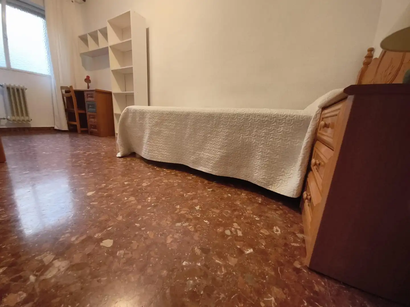 Dormitori de Pis de lloguer en Granada amb Aire condicionat, Calefacció i Terrassa